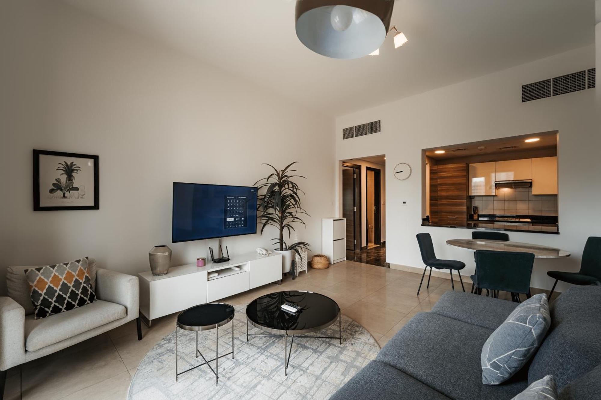 Izzzi - One Bedroom Apartment, Sparkle Tower Appartement