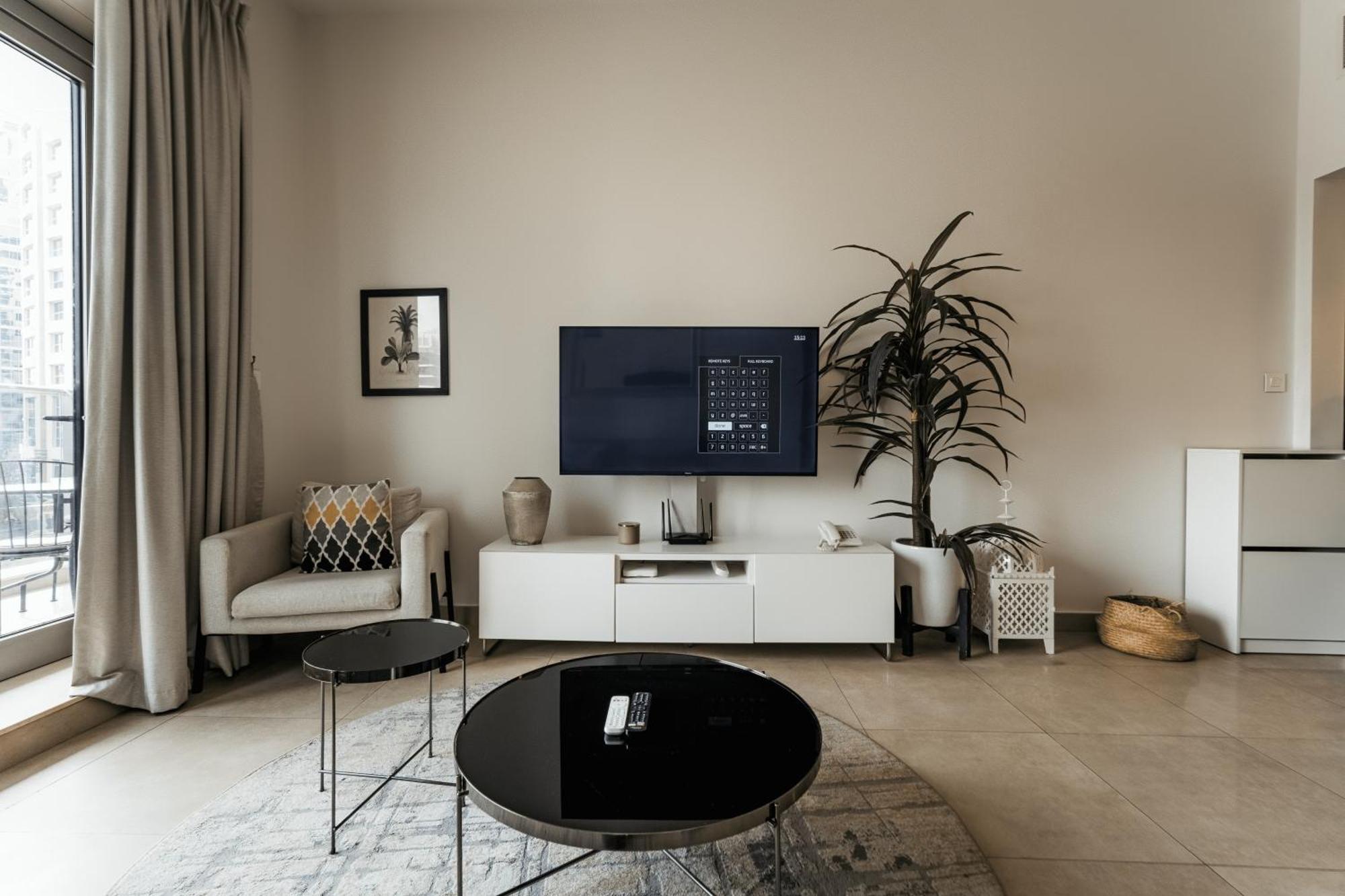 Izzzi - One Bedroom Apartment, Sparkle Tower Appartement Dubai